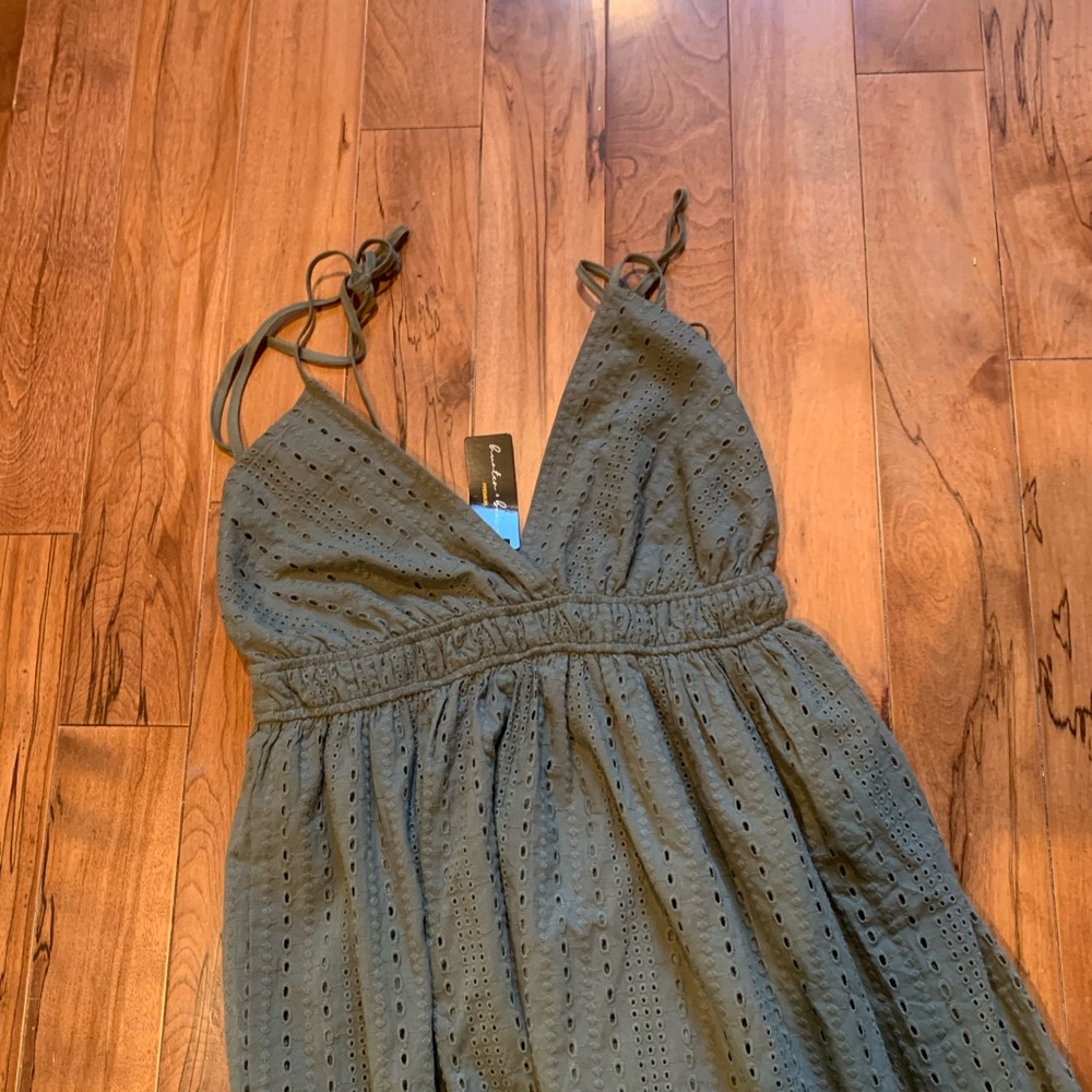 Elegant Green Maxi Dress.  By hunter and brown size medium new - Picture 4 of 7